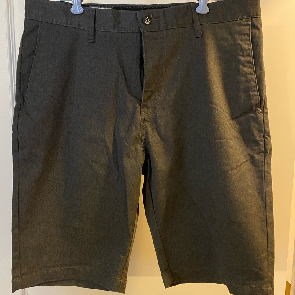 Volcom men’s shorts, size 33, like new!